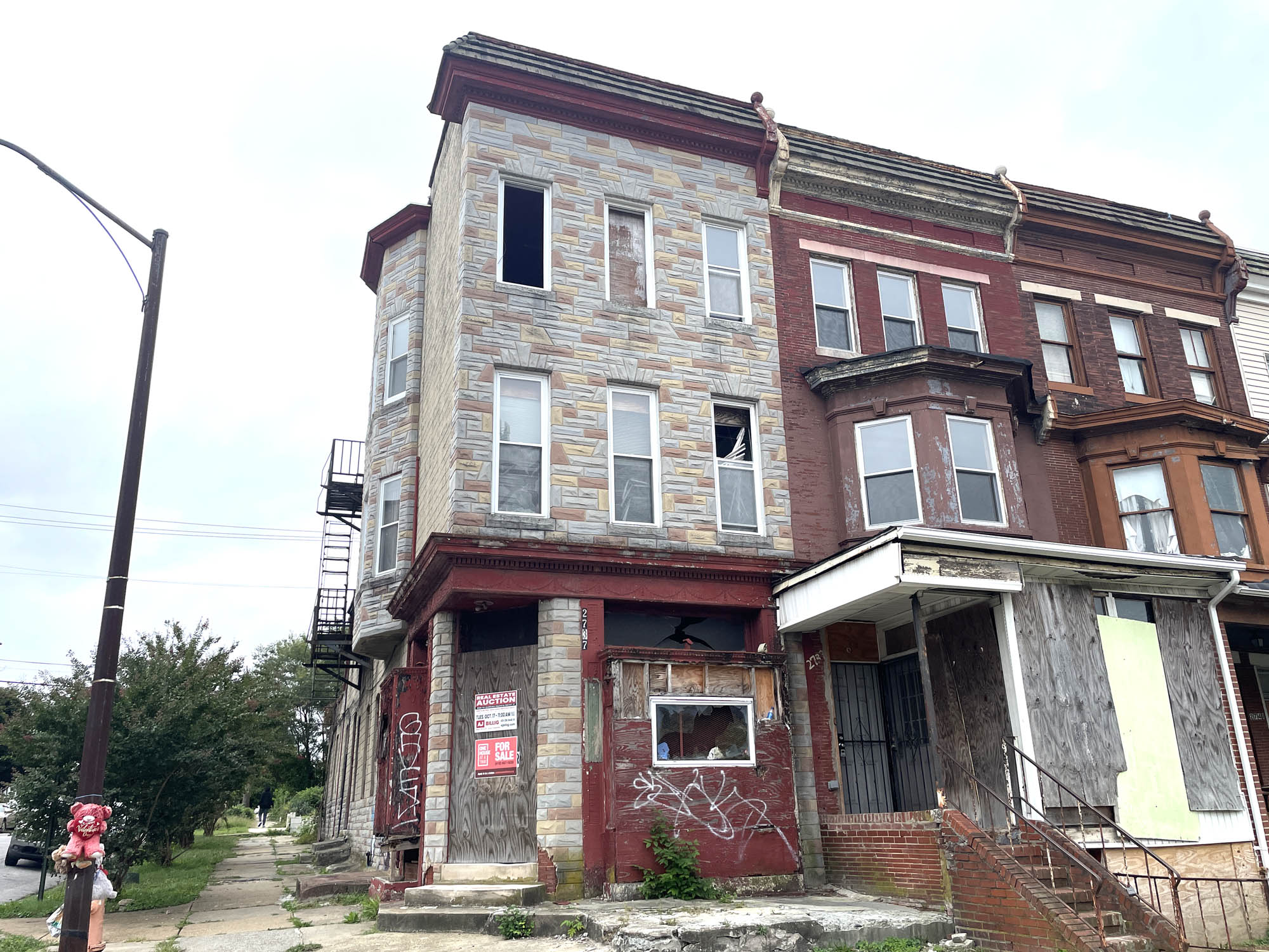 2737 W. NORTH AVENUE