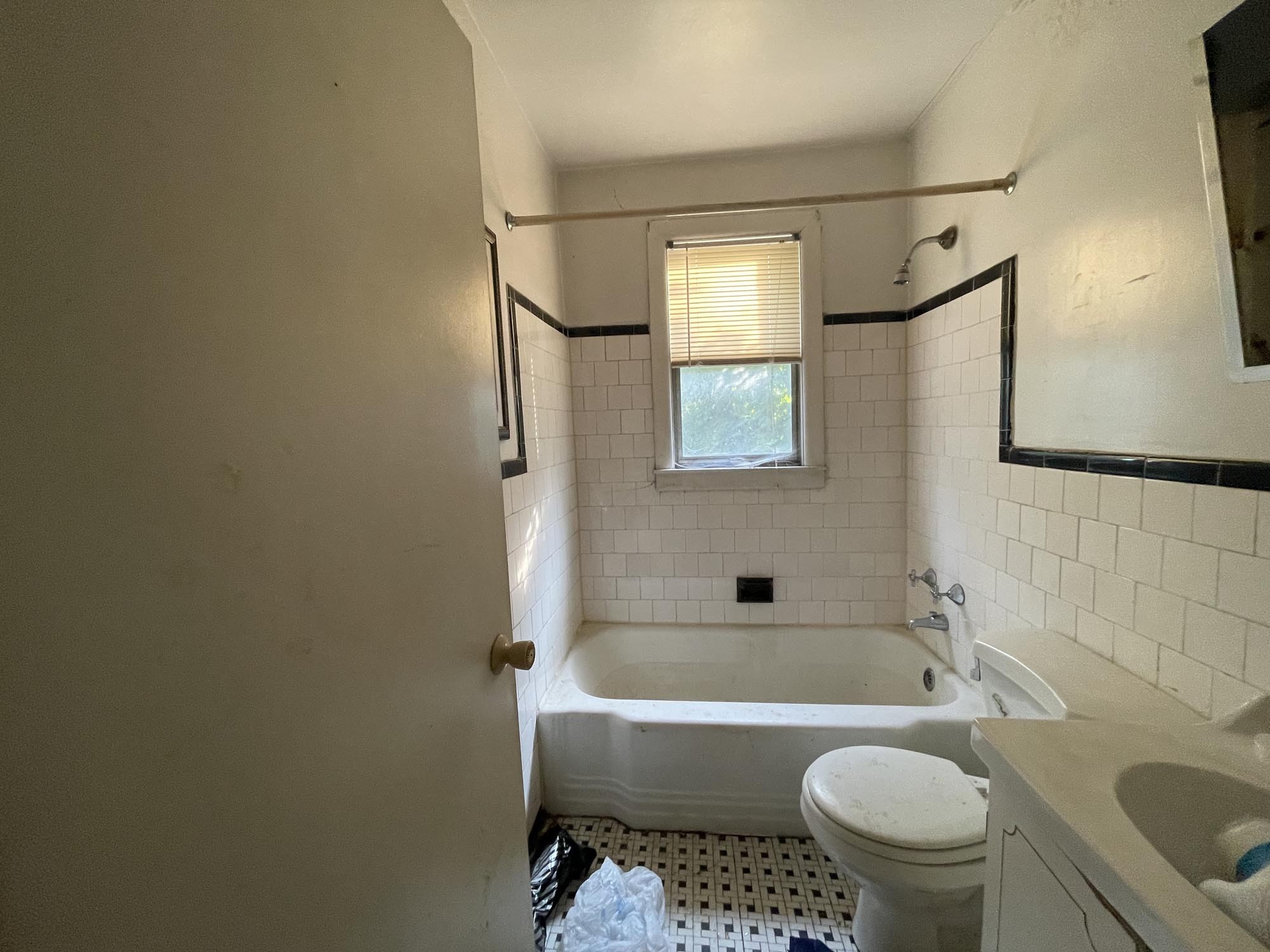 4042 Cedardale Road