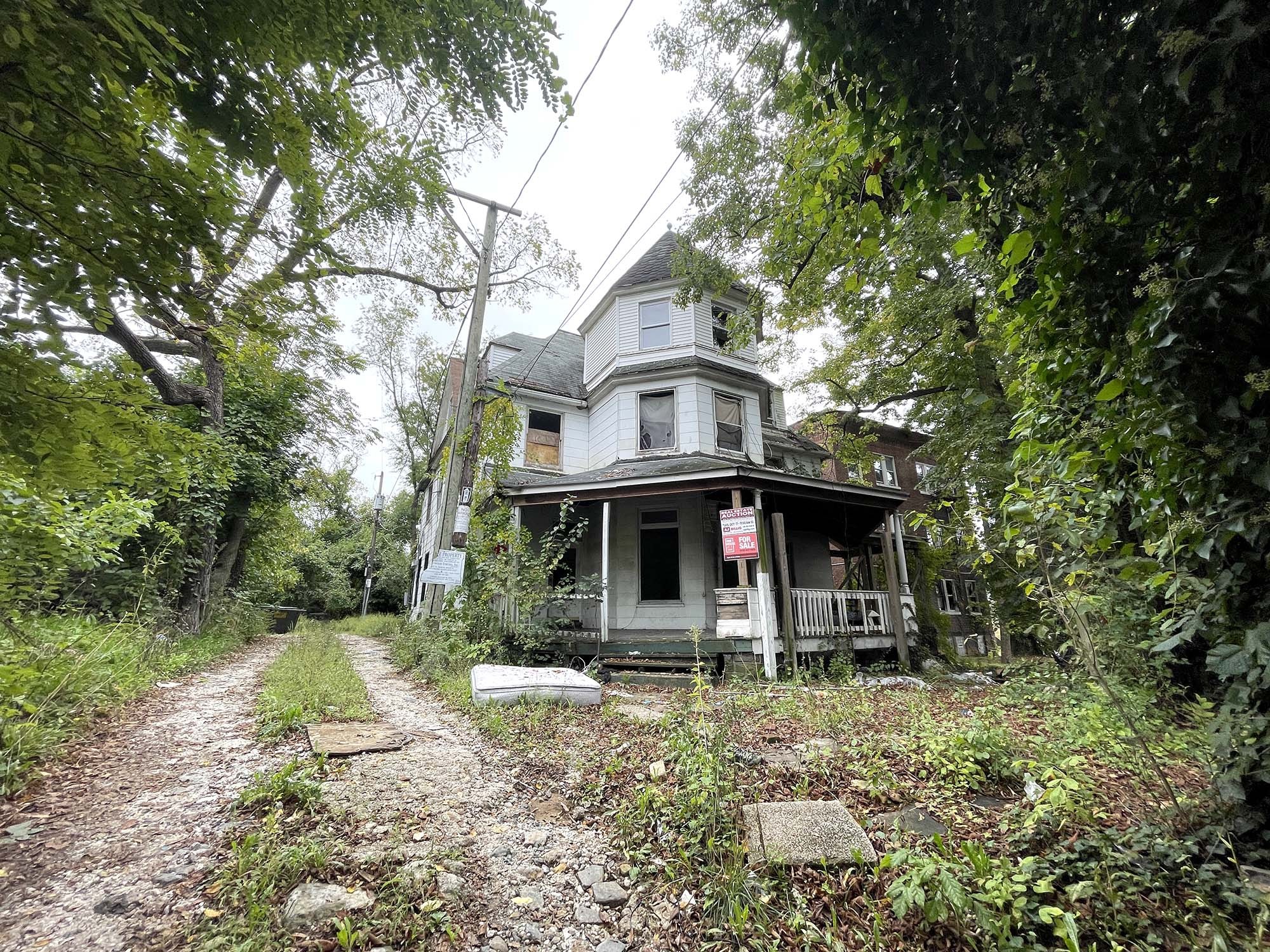 2001 N. HILTON STREET
